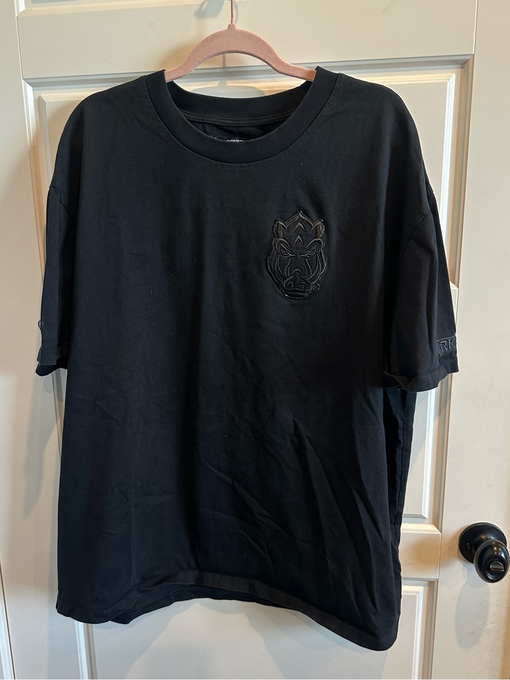Pro Standard XL Arkansas Razorbacks Triple Black Embroidered T-Shirt NCAA